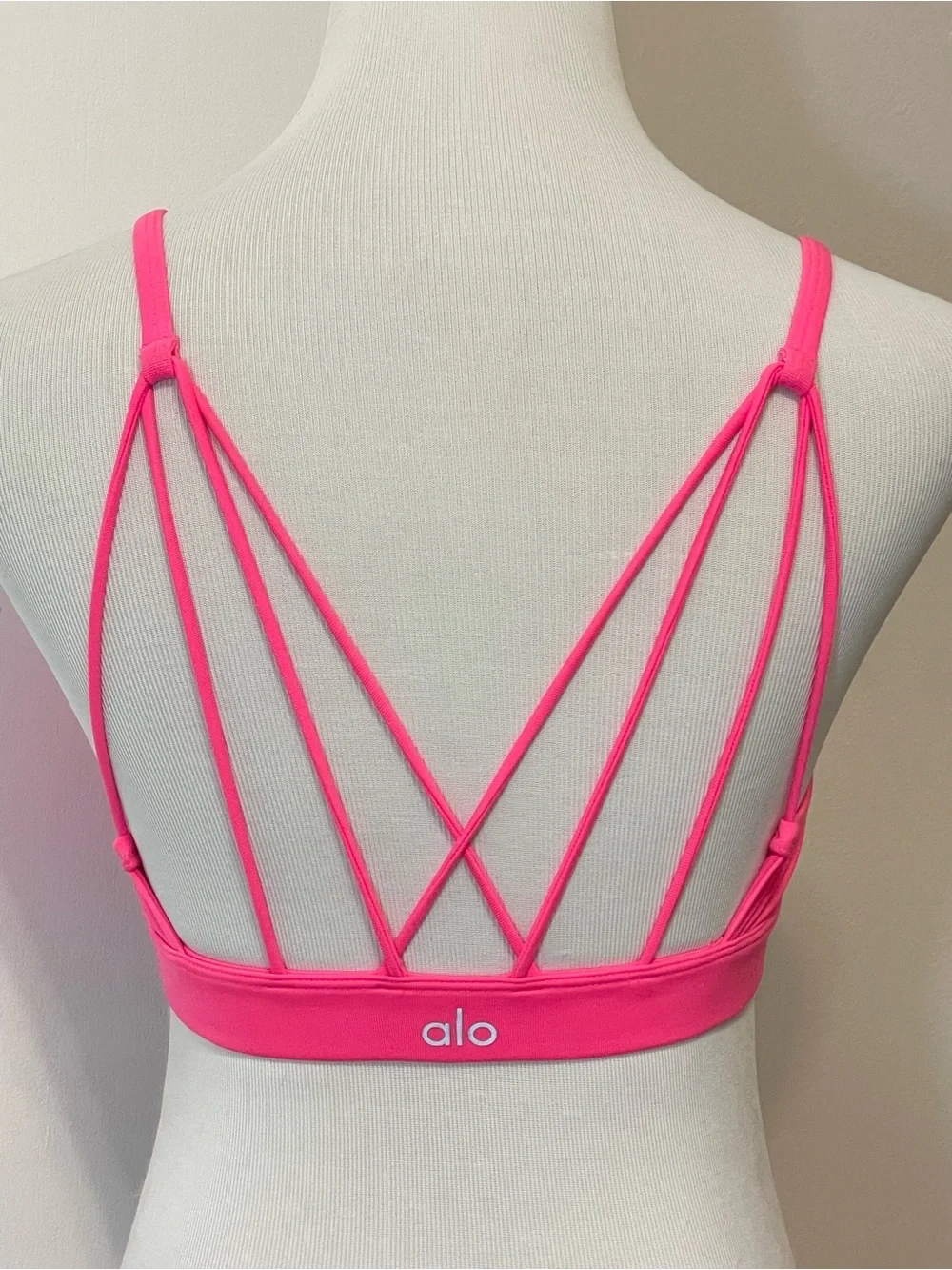 NWOT Alo Yoga Neon Pink Glow Yoga Multi-Strap Back Sports Bra Size XS